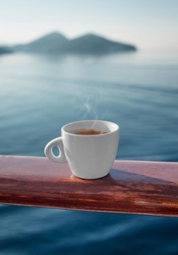 Кофейня на берегу моря